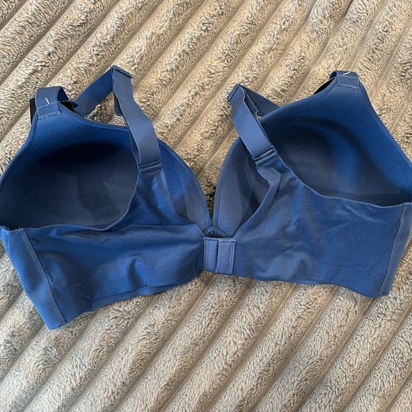 NWT Bali Women's Comfort Revolution Wireless Bra, Convertible T-Shirt - Picture 3 of 5